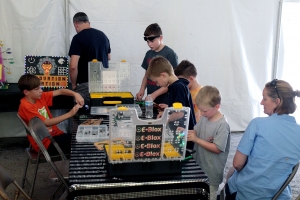 Children-Tent-Boys-with-EBlox