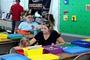 Children-Tent-Girl-and-Mom