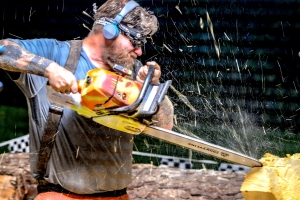 Ackmonster-Chainsaw-Artist-at-Work