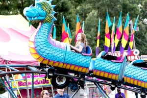 Blue-Dragon-Ride-with-Girl
