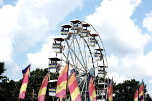 Ferris-Wheel-with-Flags